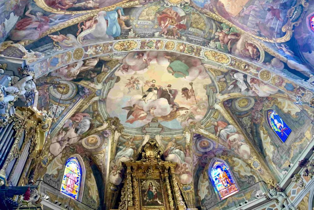 Visita la Cappella Sistina di Spagna, scopri la chiesa di San Nicola.